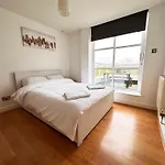 Lovely 1 Bedroom Apartment 10 Min Walk From Excel