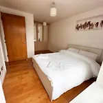 Lovely 1 Bedroom Apartment 10 Min Walk From Excel