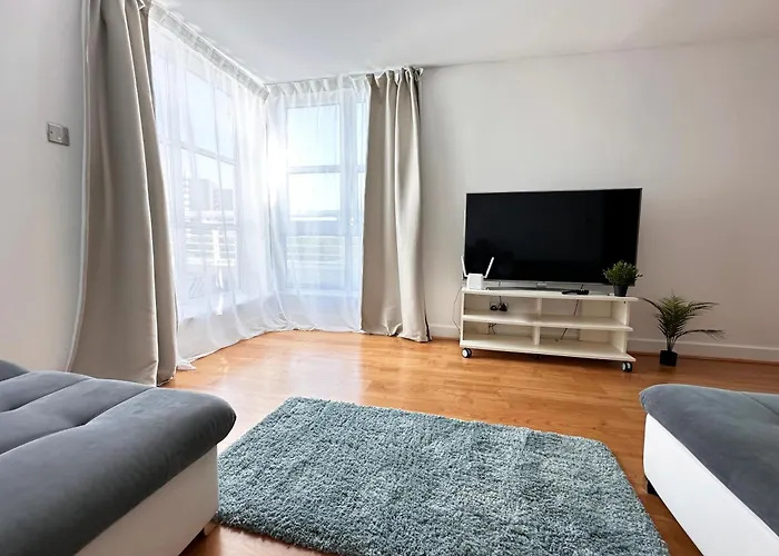 Lovely 1 Bedroom Apartment 10 Min Walk From Excel