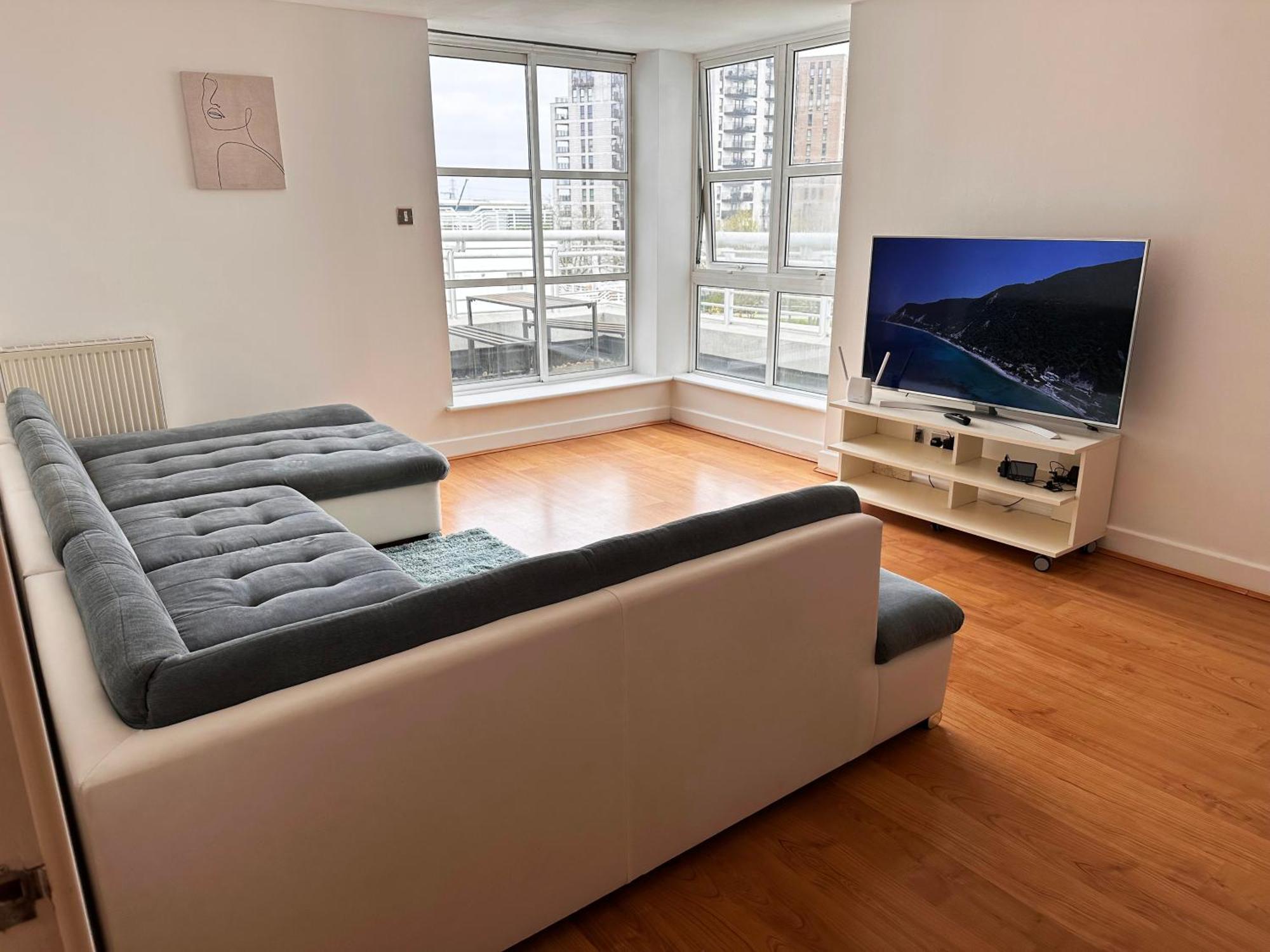 Lovely 1 Bedroom Apartment 10 Min Walk From Excel *