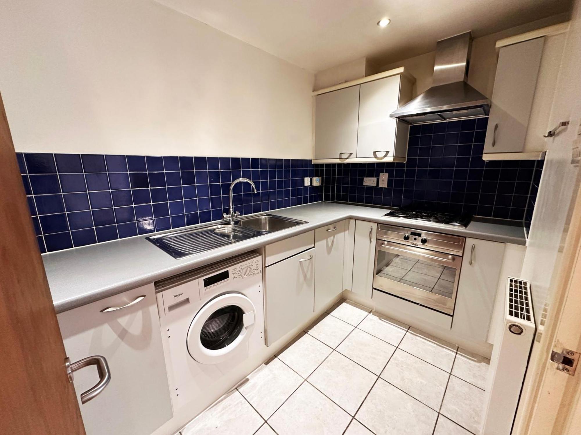 Lovely 1 Bedroom Apartment 10 Min Walk From Excel Apartment *