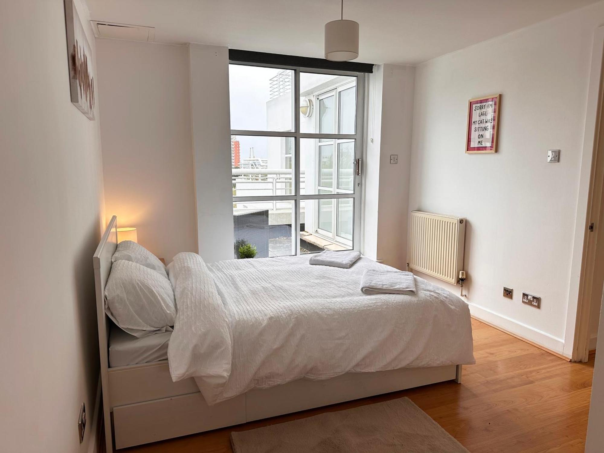 Lovely 1 Bedroom Apartment 10 Min Walk From Excel Apartment